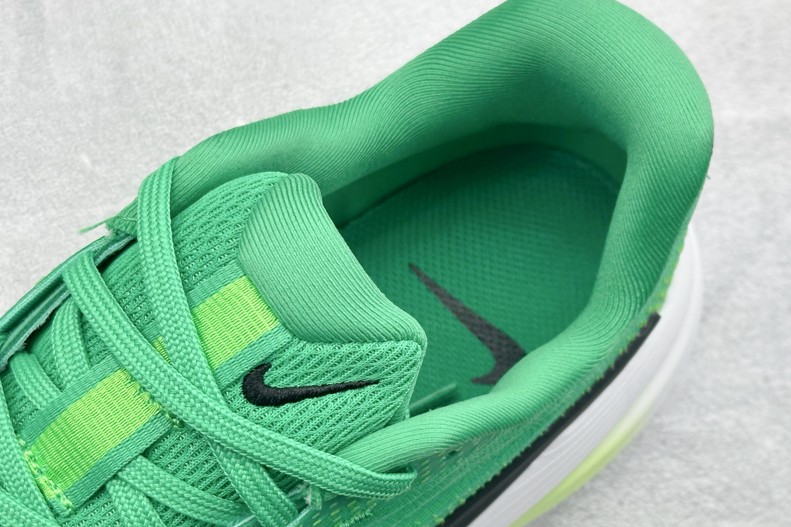 Nike Zoom Vomero 舒适减震防滑 低帮跑步鞋 YC2661-009-莆田鞋,莆田鞋货源,高仿鞋,高仿鞋货源,安福档口,莆田高仿鞋,莆田鞋批发,高仿鞋批发,莆田高仿运动鞋,高仿运动鞋,莆田运动鞋 Nike Zoom Vomero 舒适减震防滑 低帮跑步鞋 YC2661-009