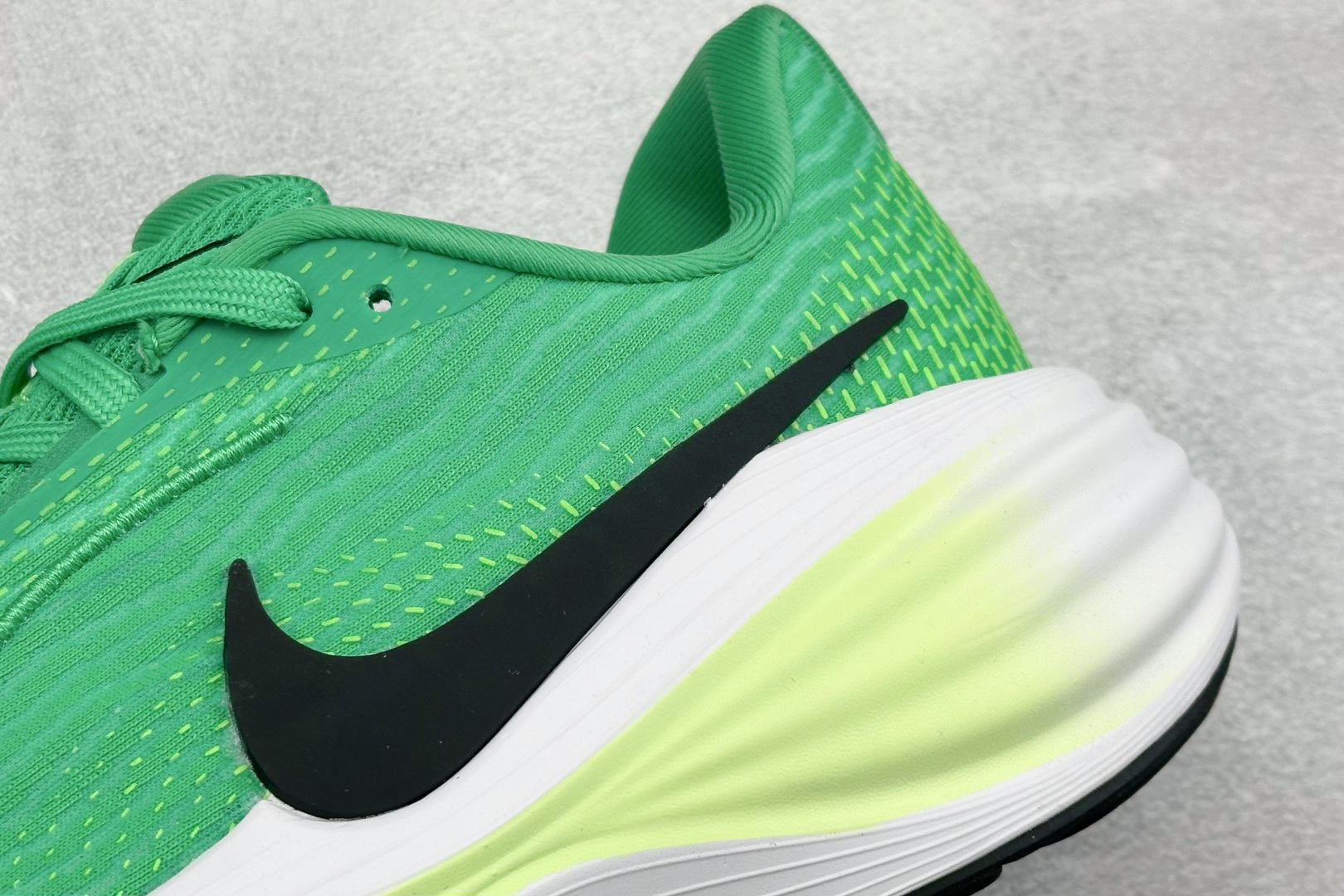 Nike Zoom Vomero 舒适减震防滑 低帮跑步鞋 YC2661-009-莆田鞋,莆田鞋货源,高仿鞋,高仿鞋货源,安福档口,莆田高仿鞋,莆田鞋批发,高仿鞋批发,莆田高仿运动鞋,高仿运动鞋,莆田运动鞋 Nike Zoom Vomero 舒适减震防滑 低帮跑步鞋 YC2661-009