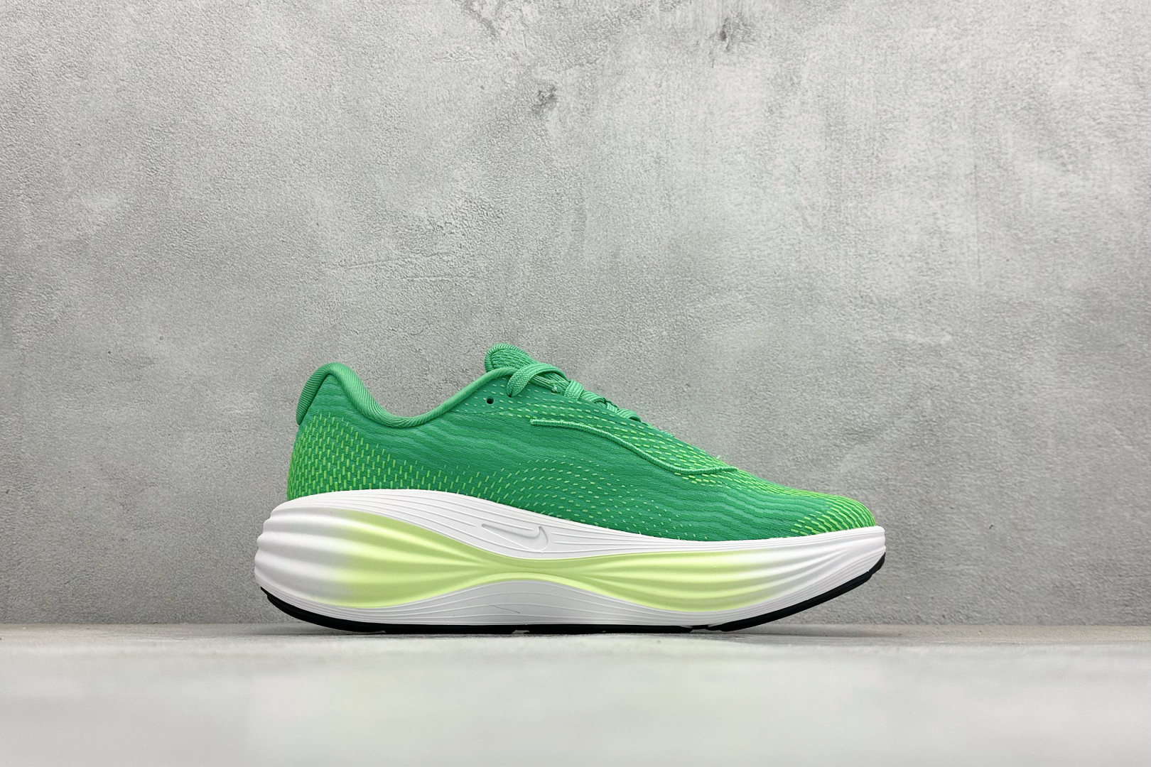 Nike Zoom Vomero 舒适减震防滑 低帮跑步鞋 YC2661-009-莆田鞋,莆田鞋货源,高仿鞋,高仿鞋货源,安福档口,莆田高仿鞋,莆田鞋批发,高仿鞋批发,莆田高仿运动鞋,高仿运动鞋,莆田运动鞋 Nike Zoom Vomero 舒适减震防滑 低帮跑步鞋 YC2661-009