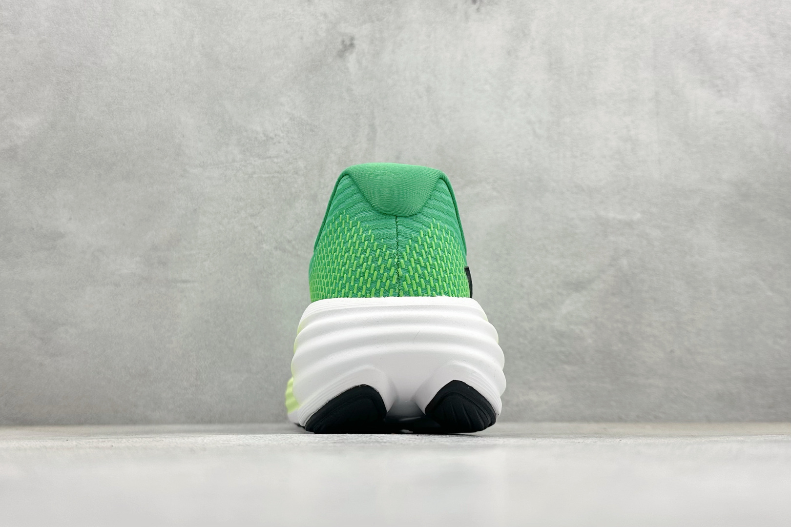 Nike Zoom Vomero 舒适减震防滑 低帮跑步鞋 YC2661-009-莆田鞋,莆田鞋货源,高仿鞋,高仿鞋货源,安福档口,莆田高仿鞋,莆田鞋批发,高仿鞋批发,莆田高仿运动鞋,高仿运动鞋,莆田运动鞋 Nike Zoom Vomero 舒适减震防滑 低帮跑步鞋 YC2661-009