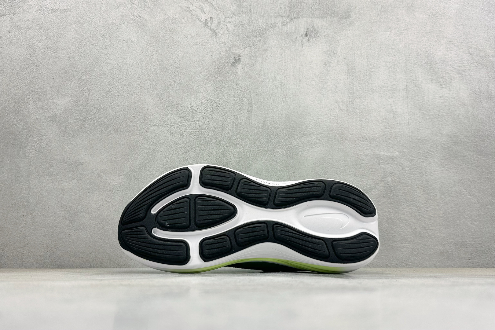 Nike Zoom Vomero 舒适减震防滑 低帮跑步鞋 YC2661-009-莆田鞋,莆田鞋货源,高仿鞋,高仿鞋货源,安福档口,莆田高仿鞋,莆田鞋批发,高仿鞋批发,莆田高仿运动鞋,高仿运动鞋,莆田运动鞋 Nike Zoom Vomero 舒适减震防滑 低帮跑步鞋 YC2661-009