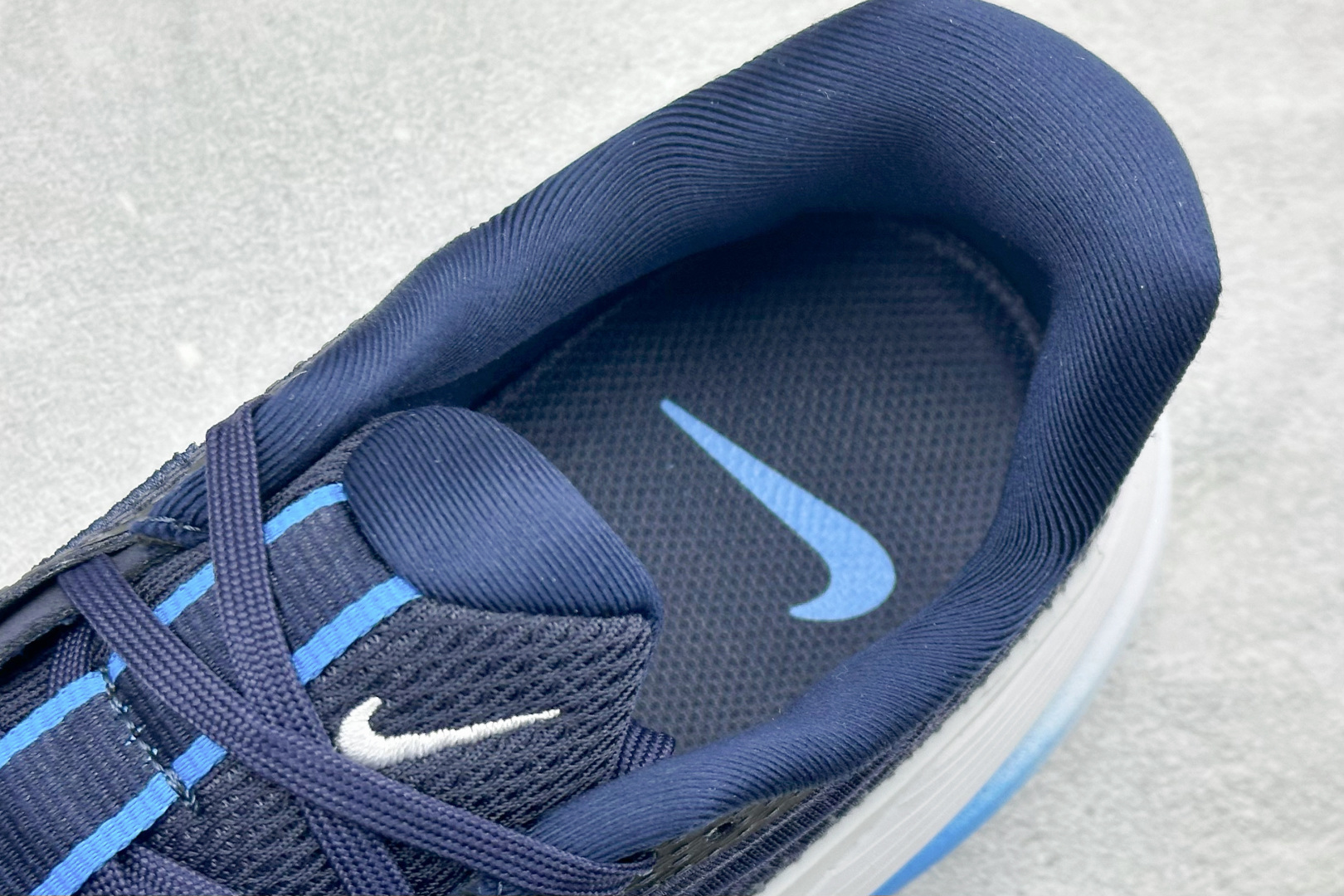 Nike Zoom Vomero 舒适减震防滑 低帮跑步鞋 全掌ReactX泡绵中底 YC2661-004-莆田鞋,莆田鞋货源,高仿鞋,高仿鞋货源,安福档口,莆田高仿鞋,莆田鞋批发,高仿鞋批发,莆田高仿运动鞋,高仿运动鞋,莆田运动鞋 Nike Zoom Vomero 舒适减震防滑 低帮跑步鞋 全掌ReactX泡绵中底 YC2661-004