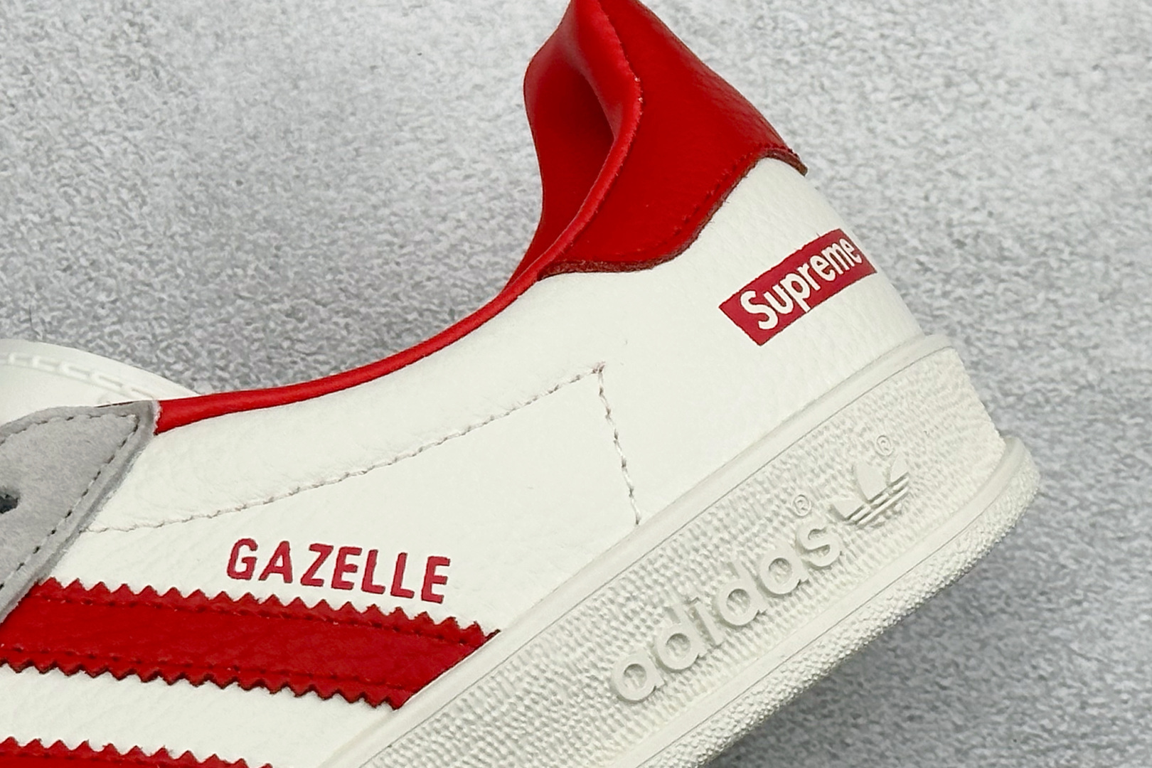 AdidOriginals Gazelle Indoor 联名三叶草复古休闲防滑耐磨低帮板鞋 DD6612