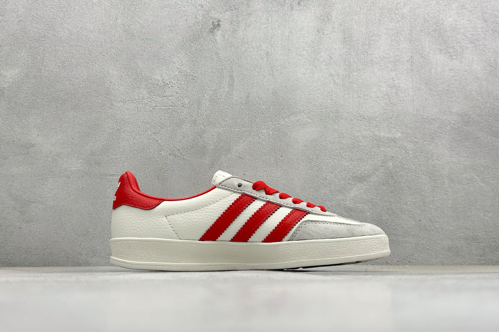 AdidOriginals Gazelle Indoor 联名三叶草复古休闲防滑耐磨低帮板鞋 DD6612