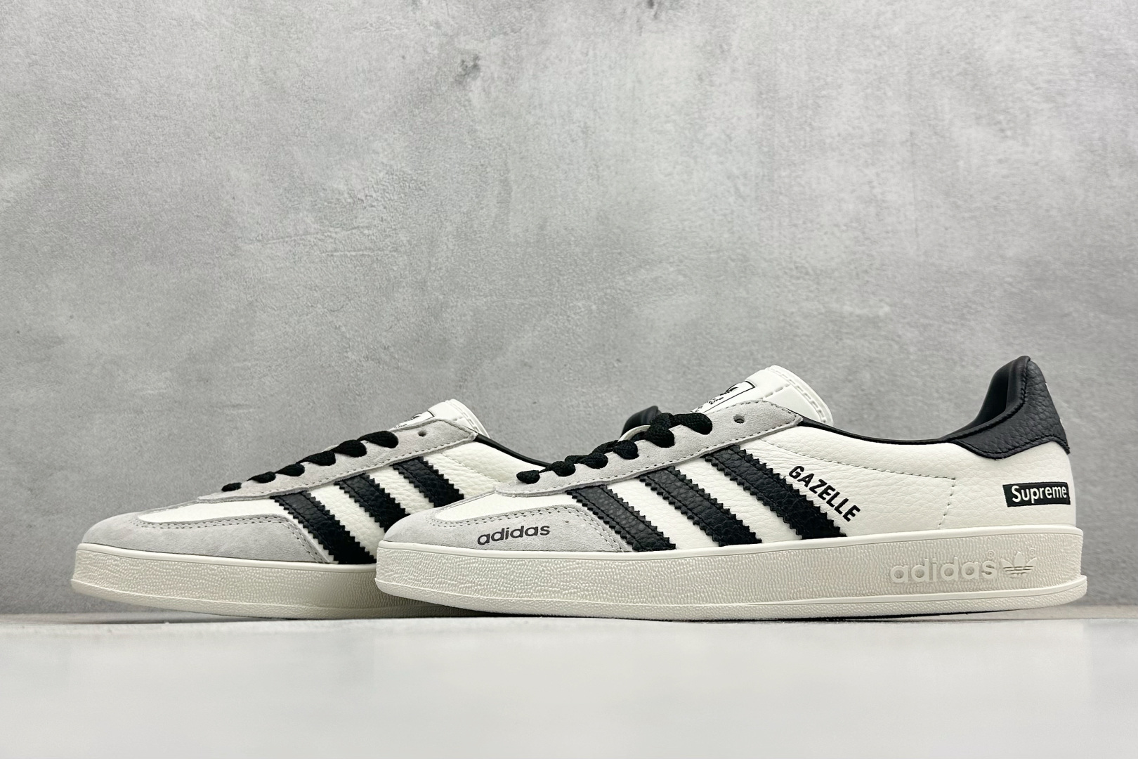AdidOriginals Gazelle Indoor 联名三叶草复古休闲防滑耐磨低帮板鞋 DD6613