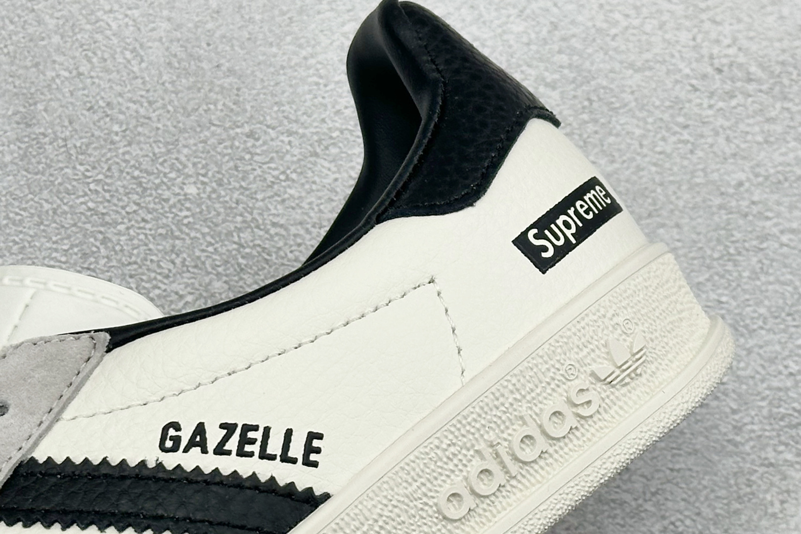 AdidOriginals Gazelle Indoor 联名三叶草复古休闲防滑耐磨低帮板鞋 DD6613