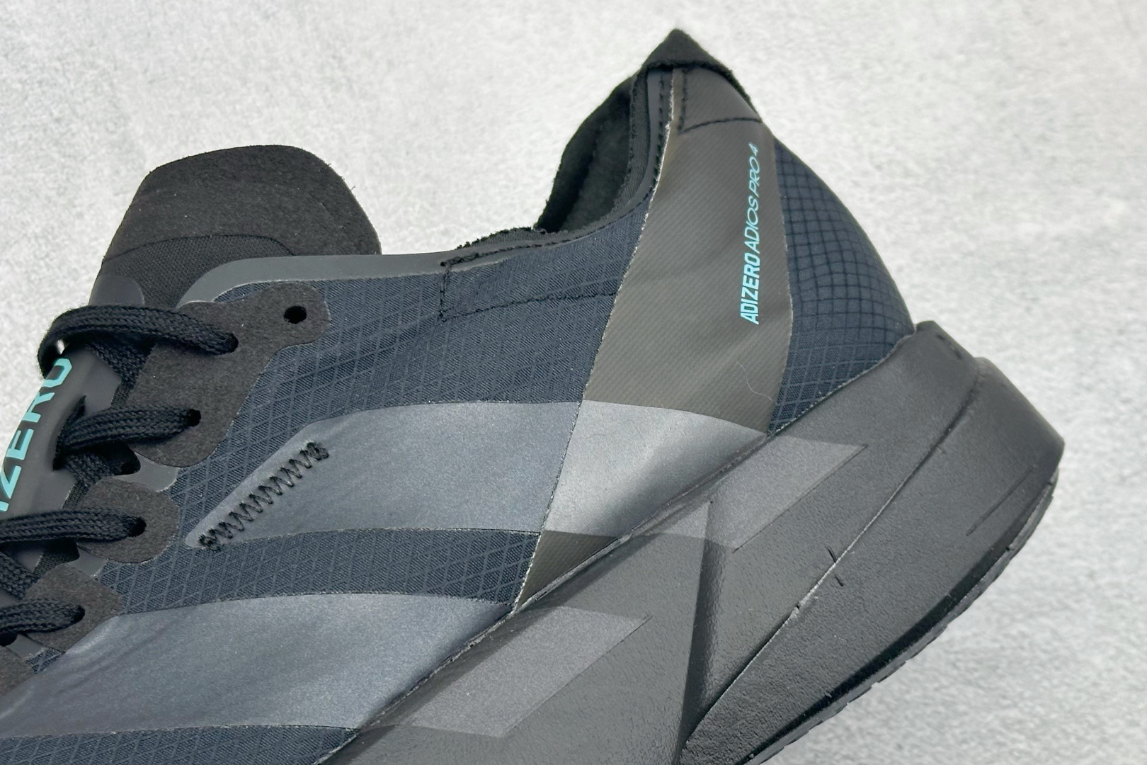 AdidAdizero Adios 4 M 阿迪透气轻盈低帮跑步鞋 HQ7411