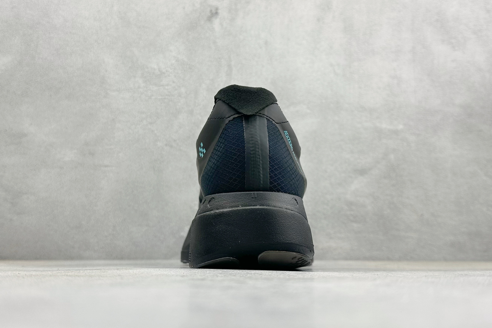 AdidAdizero Adios 4 M 阿迪透气轻盈低帮跑步鞋 HQ7411