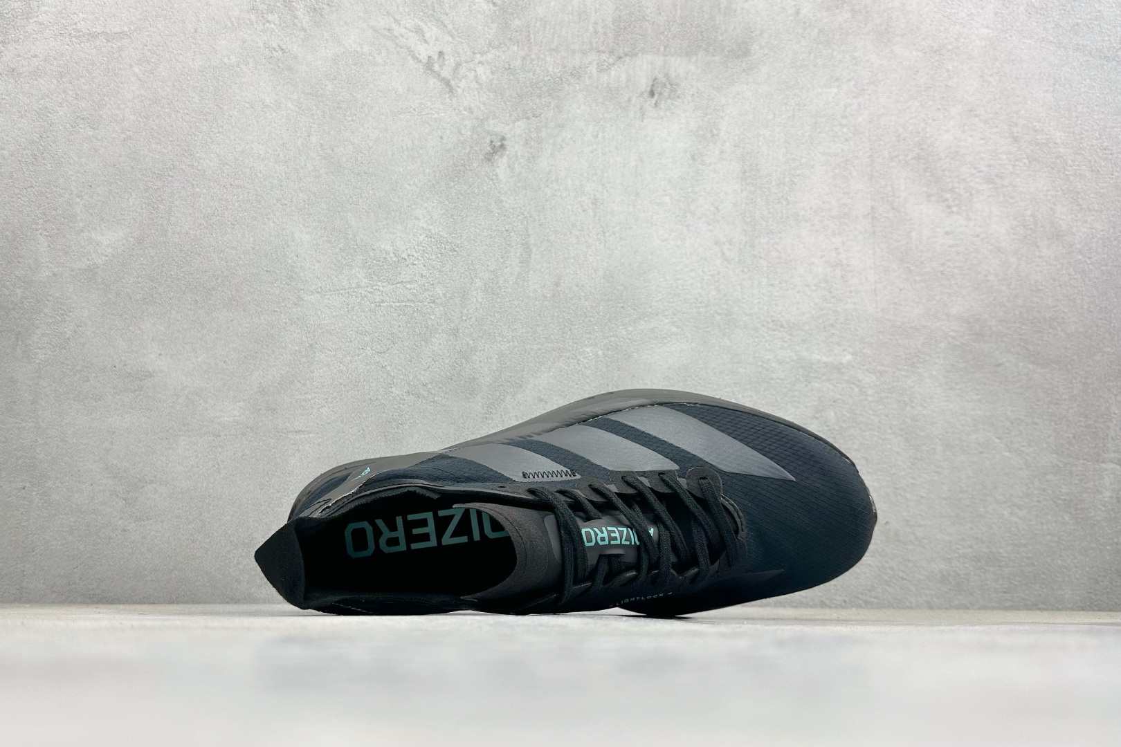 AdidAdizero Adios 4 M 阿迪透气轻盈低帮跑步鞋 HQ7411