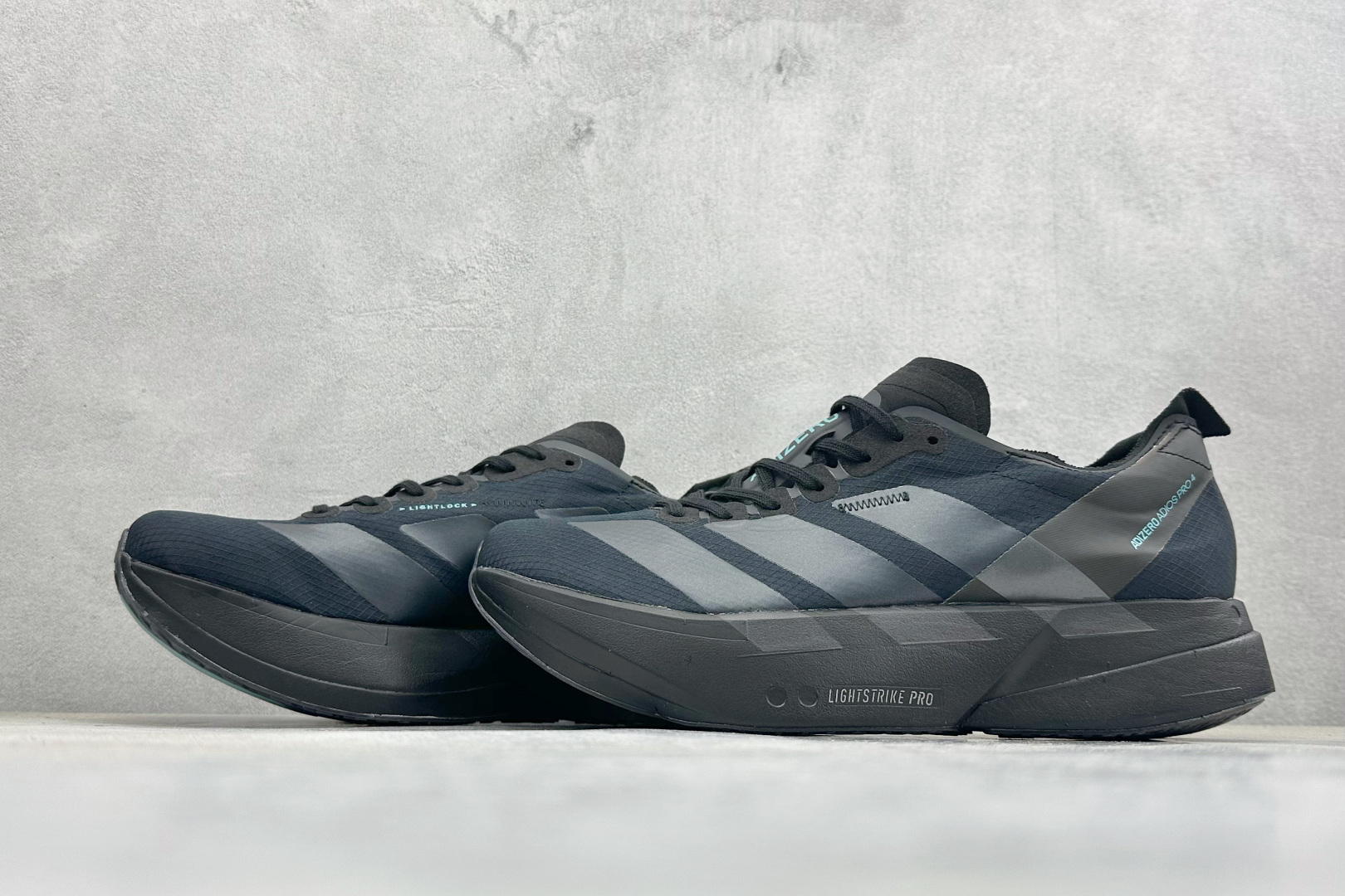 AdidAdizero Adios 4 M 阿迪透气轻盈低帮跑步鞋 HQ7411