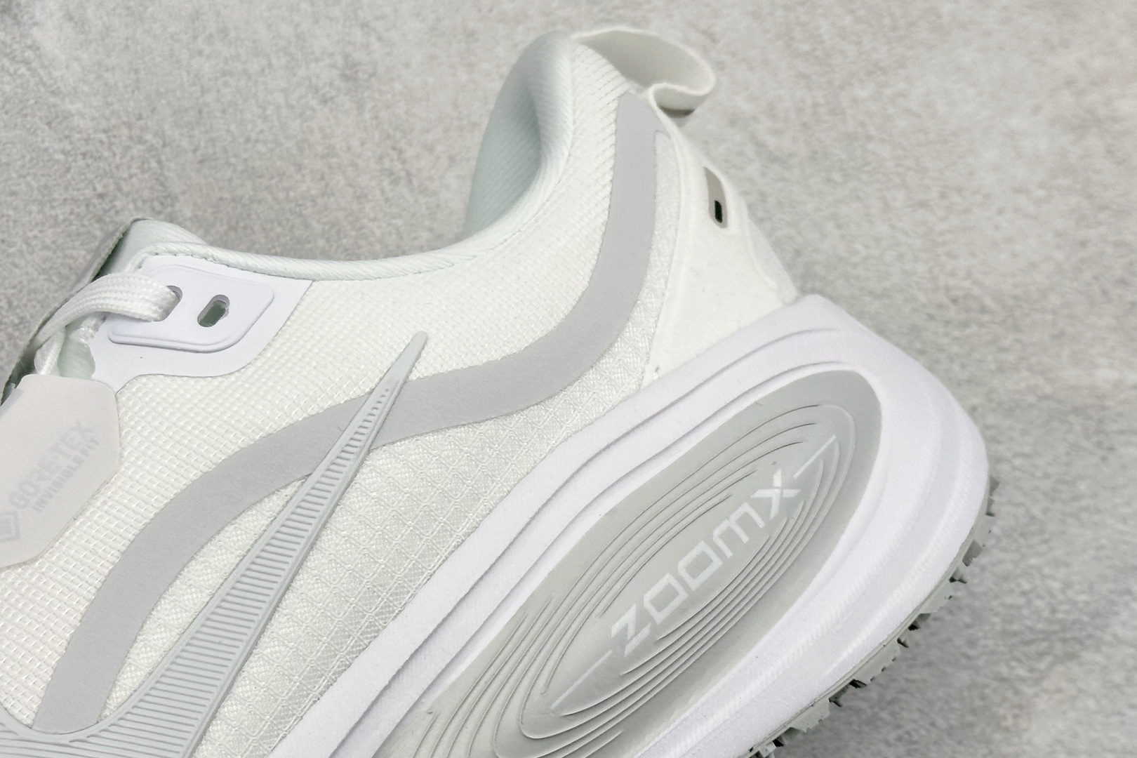 纯原Nike Air Zoom Vomero 18 GTX 缓震休闲跑鞋 货号：HQ7001-100尺码