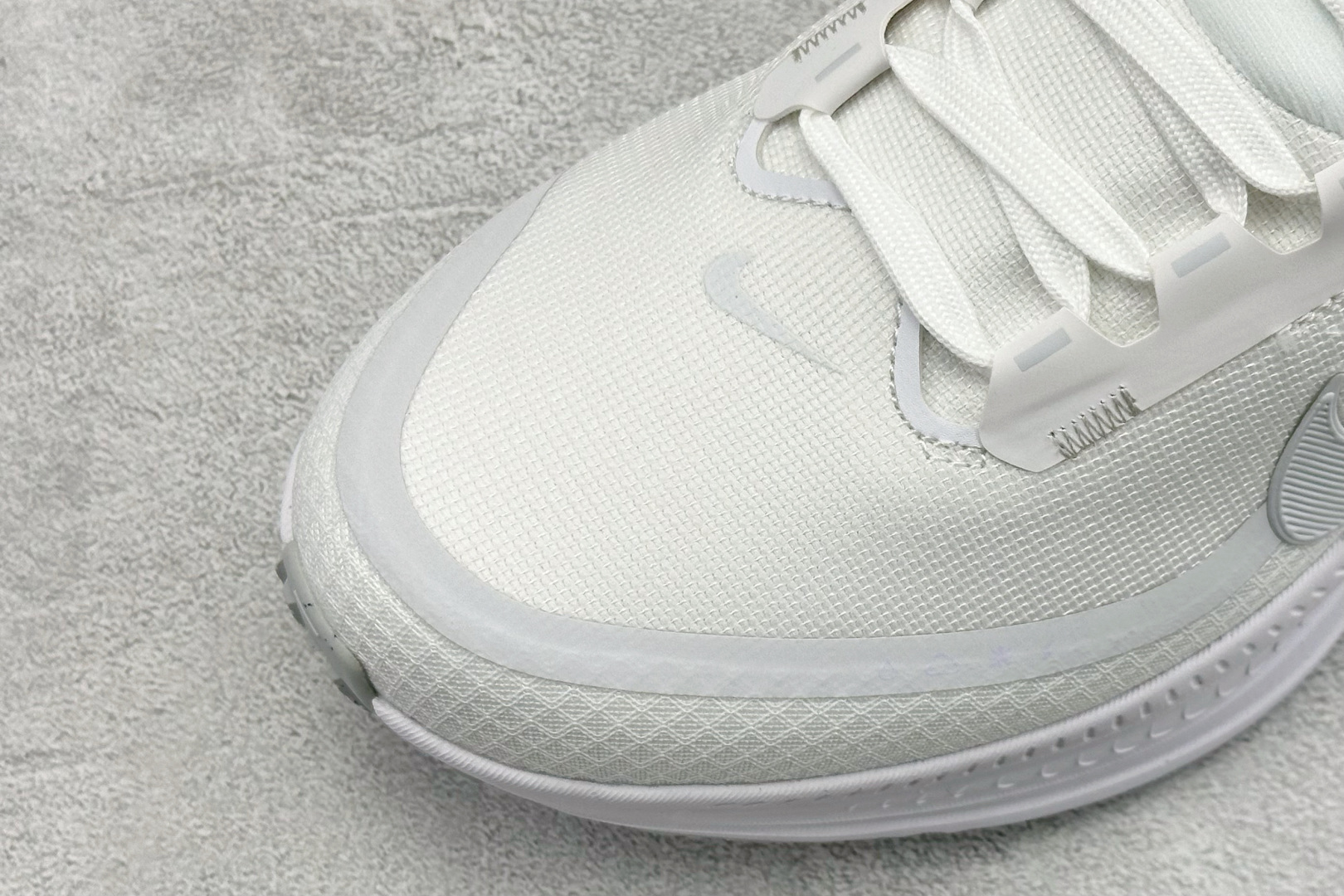 纯原Nike Air Zoom Vomero 18 GTX 缓震休闲跑鞋 货号：HQ7001-100尺码