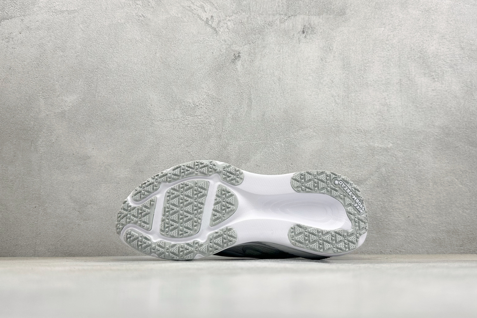 纯原Nike Air Zoom Vomero 18 GTX 缓震休闲跑鞋 货号：HQ7001-100尺码