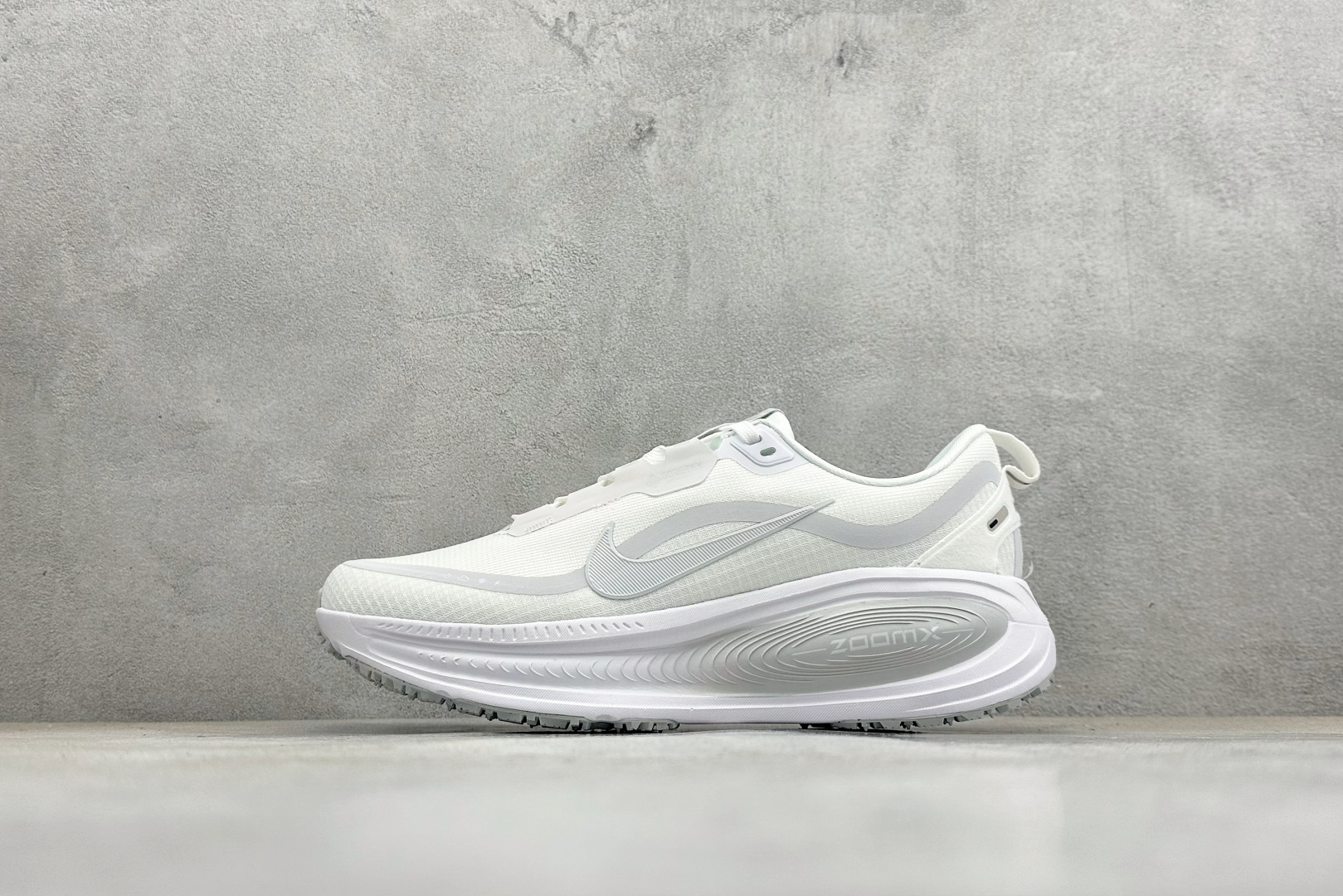 纯原Nike Air Zoom Vomero 18 GTX 缓震休闲跑鞋 货号：HQ7001-100尺码