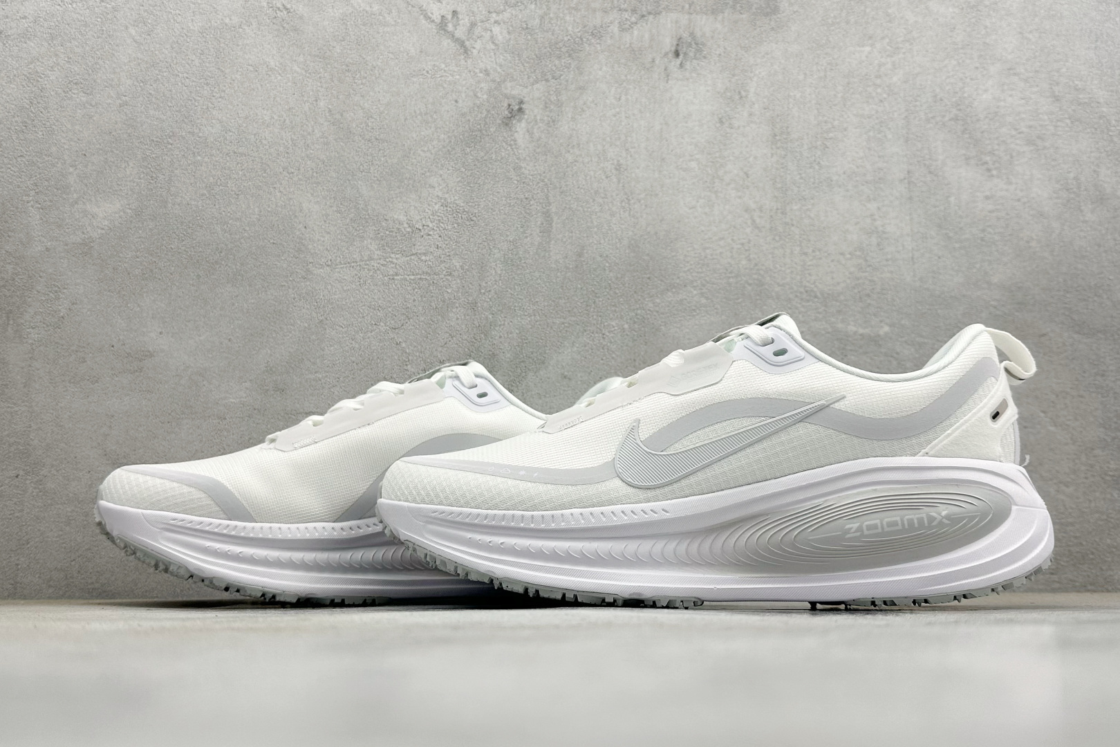 纯原Nike Air Zoom Vomero 18 GTX 缓震休闲跑鞋 货号：HQ7001-100尺码