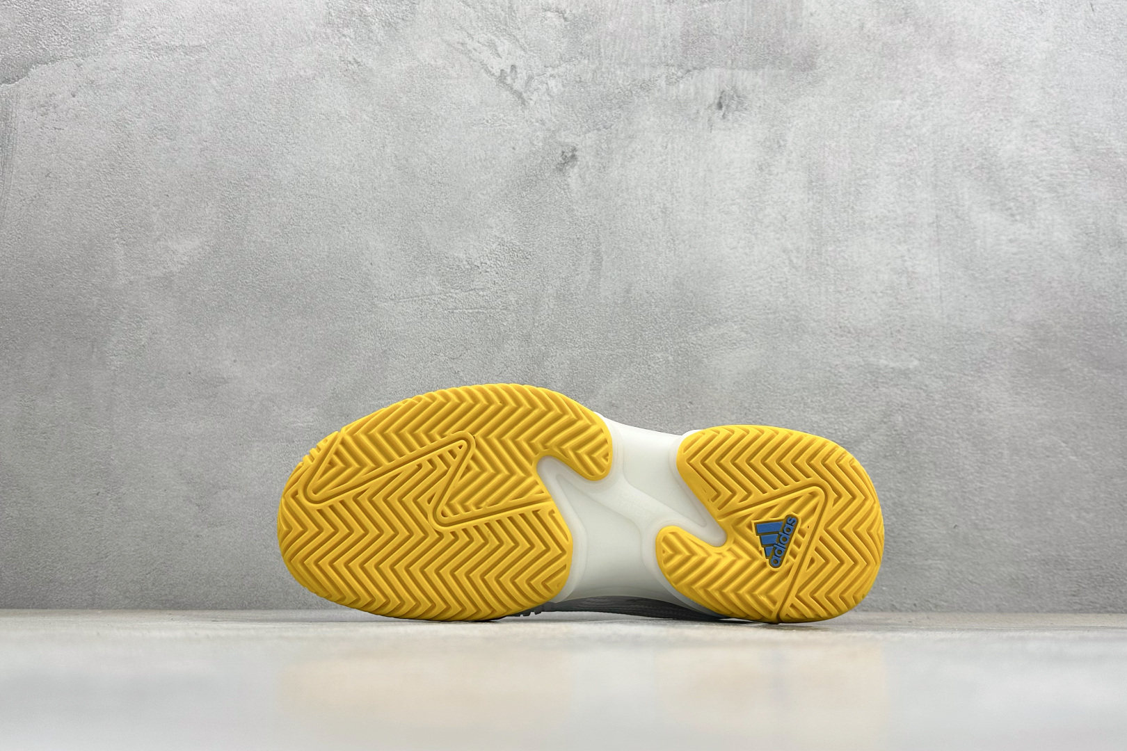 AdidBarricade 13 M Leather 低帮网球老爹风复古缓震休闲运动慢跑鞋 IF0410