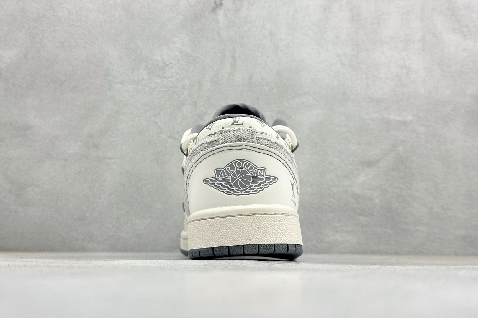 Air Jordan 1 Low AJ1 乔1 Lv联名 高端定制 低帮复古篮球鞋 YX5066-357-莆田鞋,莆田鞋货源,高仿鞋,高仿鞋货源,安福档口,莆田高仿鞋,莆田鞋批发,高仿鞋批发,莆田高仿运动鞋,高仿运动鞋,莆田运动鞋 Air Jordan 1 Low AJ1 乔1 Lv联名 高端定制 低帮复古篮球鞋 YX5066-357