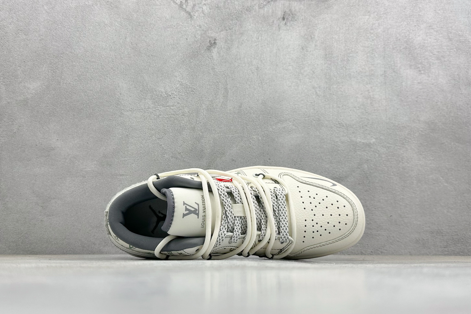 Air Jordan 1 Low AJ1 乔1 Lv联名 高端定制 低帮复古篮球鞋 YX5066-357-莆田鞋,莆田鞋货源,高仿鞋,高仿鞋货源,安福档口,莆田高仿鞋,莆田鞋批发,高仿鞋批发,莆田高仿运动鞋,高仿运动鞋,莆田运动鞋 Air Jordan 1 Low AJ1 乔1 Lv联名 高端定制 低帮复古篮球鞋 YX5066-357