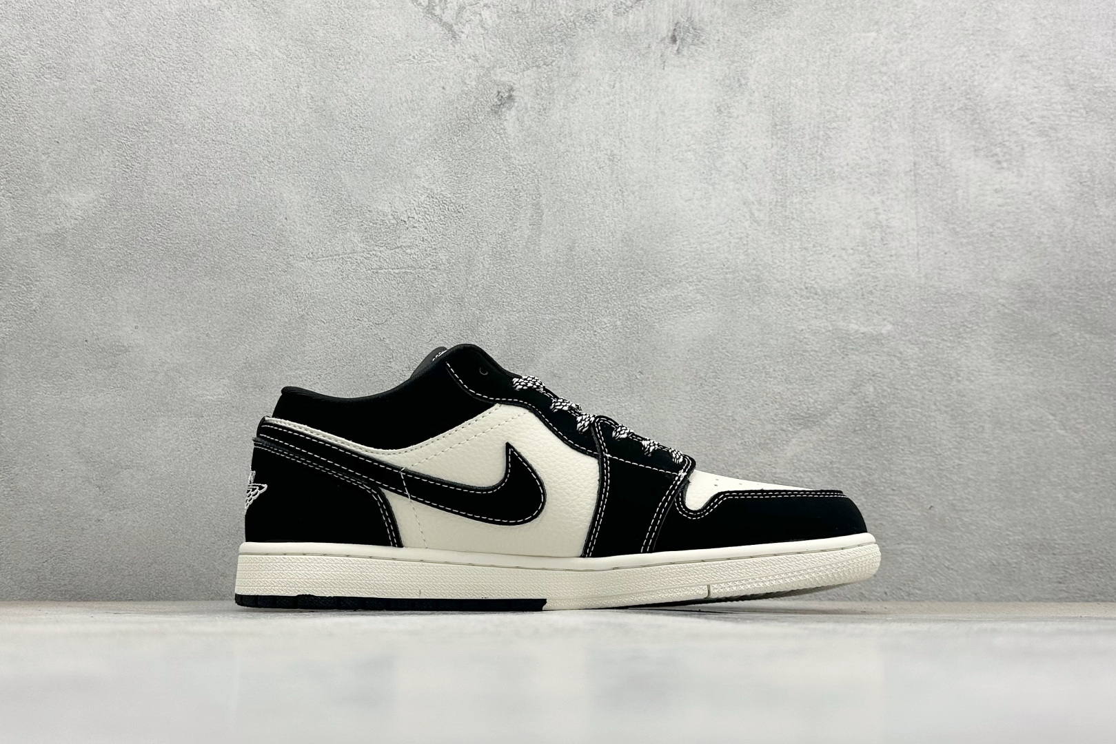 Nike Jordan Air Jordan 1“ LV联名——黑白熊猫印花” 高端定制 低帮 复古 QL1988-002-莆田鞋,莆田鞋货源,高仿鞋,高仿鞋货源,安福档口,莆田高仿鞋,莆田鞋批发,高仿鞋批发,莆田高仿运动鞋,高仿运动鞋,莆田运动鞋 Nike Jordan Air Jordan 1“ LV联名——黑白熊猫印花” 高端定制 低帮 复古 QL1988-002