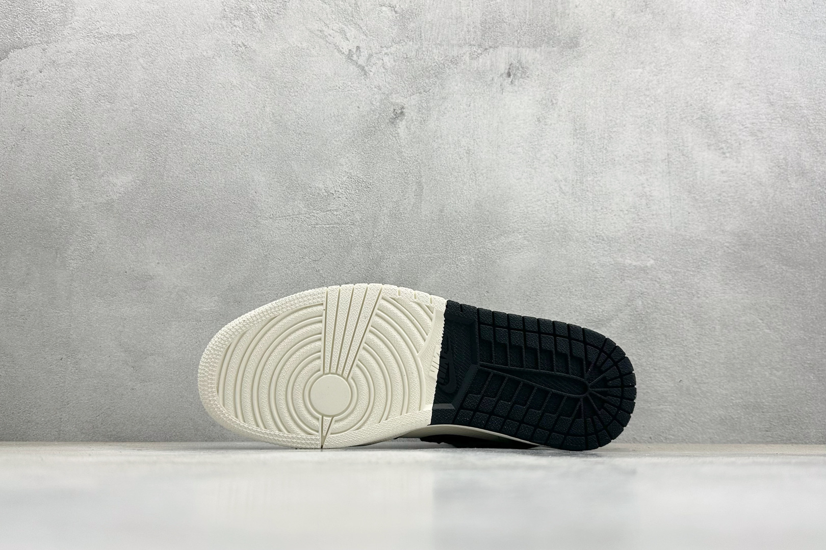 Nike Jordan Air Jordan 1“ LV联名——黑白熊猫印花” 高端定制 低帮 复古 QL1988-002-莆田鞋,莆田鞋货源,高仿鞋,高仿鞋货源,安福档口,莆田高仿鞋,莆田鞋批发,高仿鞋批发,莆田高仿运动鞋,高仿运动鞋,莆田运动鞋 Nike Jordan Air Jordan 1“ LV联名——黑白熊猫印花” 高端定制 低帮 复古 QL1988-002