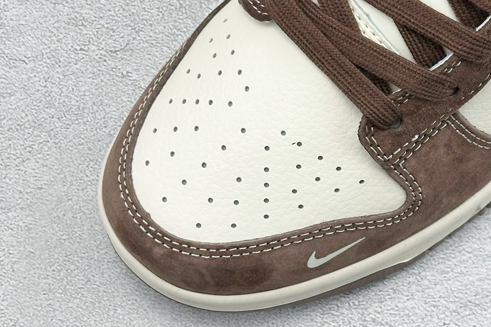 Nike SB Dunk Low 联名 白粽麂皮 高端定制 低帮休闲板鞋 XD1588-240