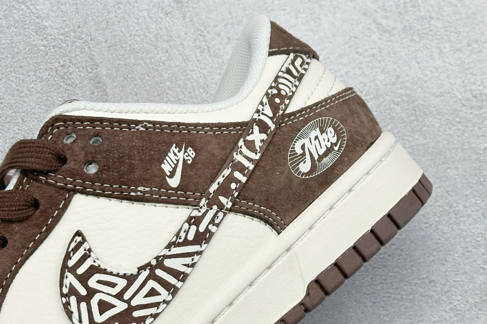 Nike SB Dunk Low 联名 白粽麂皮 高端定制 低帮休闲板鞋 XD1588-240