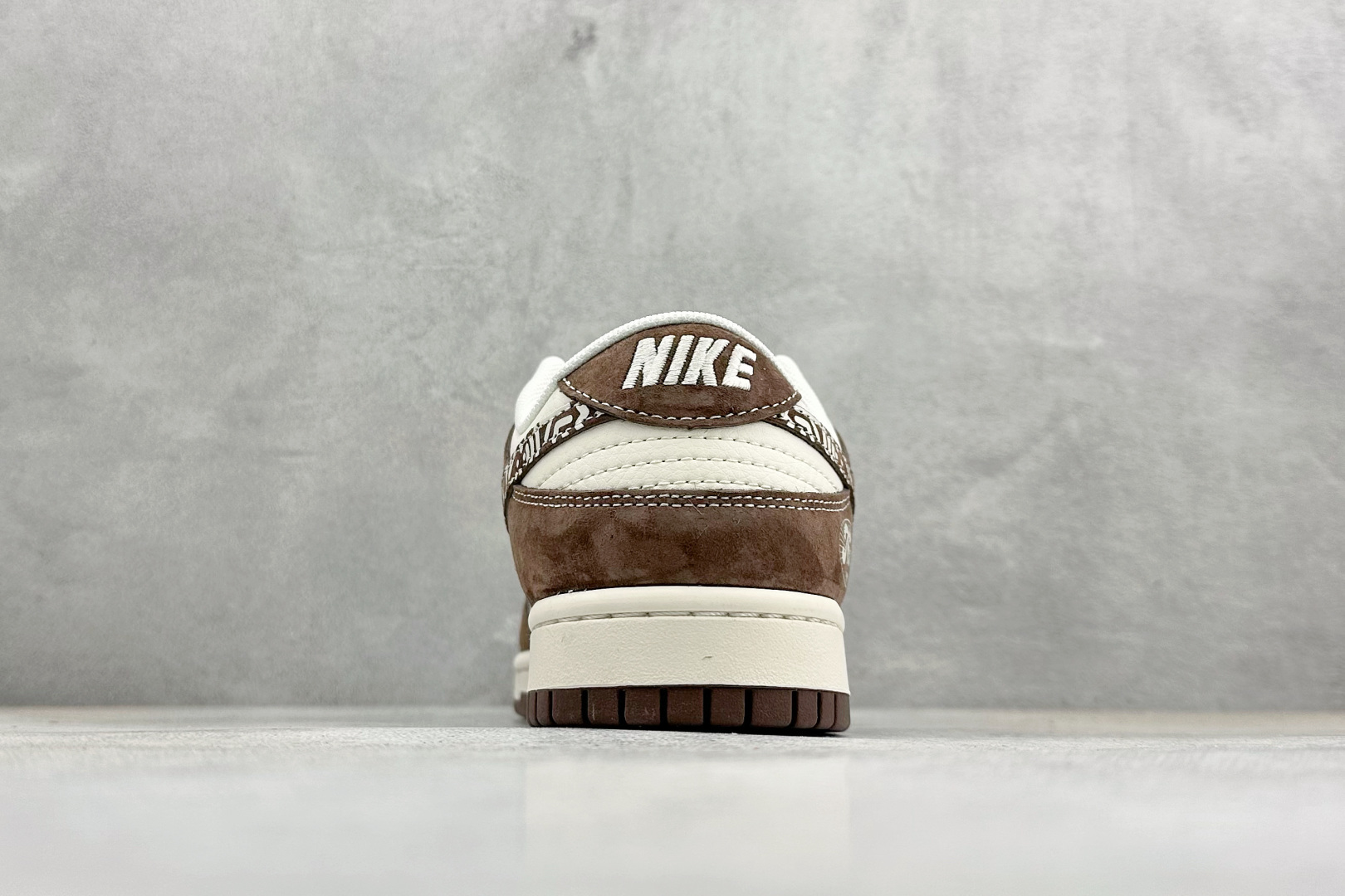 Nike SB Dunk Low 联名 白粽麂皮 高端定制 低帮休闲板鞋 XD1588-240