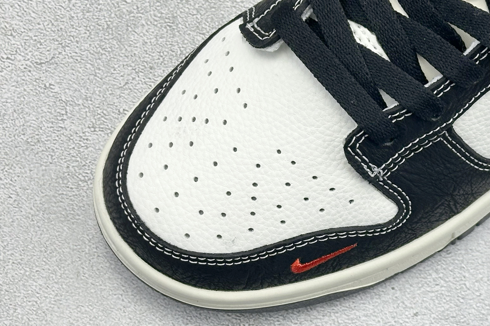 Nike SB Dunk Low 北面联名 黑白 高端定制 低帮休闲板鞋 YF9511-915-莆田鞋,莆田鞋货源,高仿鞋,高仿鞋货源,安福档口,莆田高仿鞋,莆田鞋批发,高仿鞋批发,莆田高仿运动鞋,高仿运动鞋,莆田运动鞋 Nike SB Dunk Low 北面联名 黑白 高端定制 低帮休闲板鞋 YF9511-915