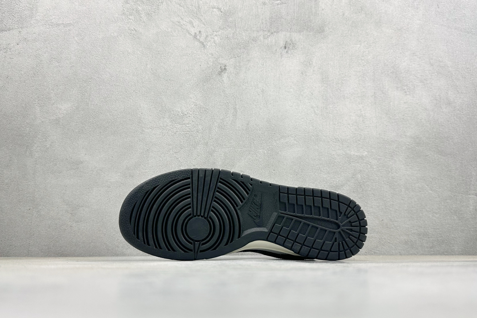 Nike SB Dunk Low 北面联名 黑白 高端定制 低帮休闲板鞋 YF9511-915-莆田鞋,莆田鞋货源,高仿鞋,高仿鞋货源,安福档口,莆田高仿鞋,莆田鞋批发,高仿鞋批发,莆田高仿运动鞋,高仿运动鞋,莆田运动鞋 Nike SB Dunk Low 北面联名 黑白 高端定制 低帮休闲板鞋 YF9511-915