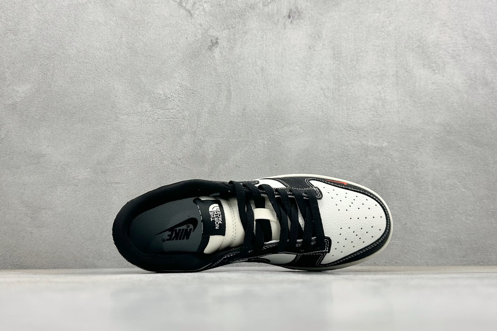 Nike SB Dunk Low 北面联名 黑白 高端定制 低帮休闲板鞋 YF9511-915-莆田鞋,莆田鞋货源,高仿鞋,高仿鞋货源,安福档口,莆田高仿鞋,莆田鞋批发,高仿鞋批发,莆田高仿运动鞋,高仿运动鞋,莆田运动鞋 Nike SB Dunk Low 北面联名 黑白 高端定制 低帮休闲板鞋 YF9511-915