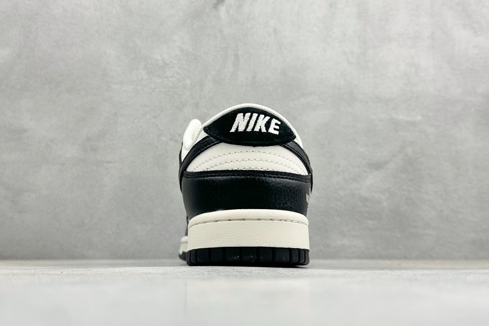 Nike SB Dunk Low “北面联名——雪山米白黑” 高端定制 低帮休闲板鞋 QW5836-028