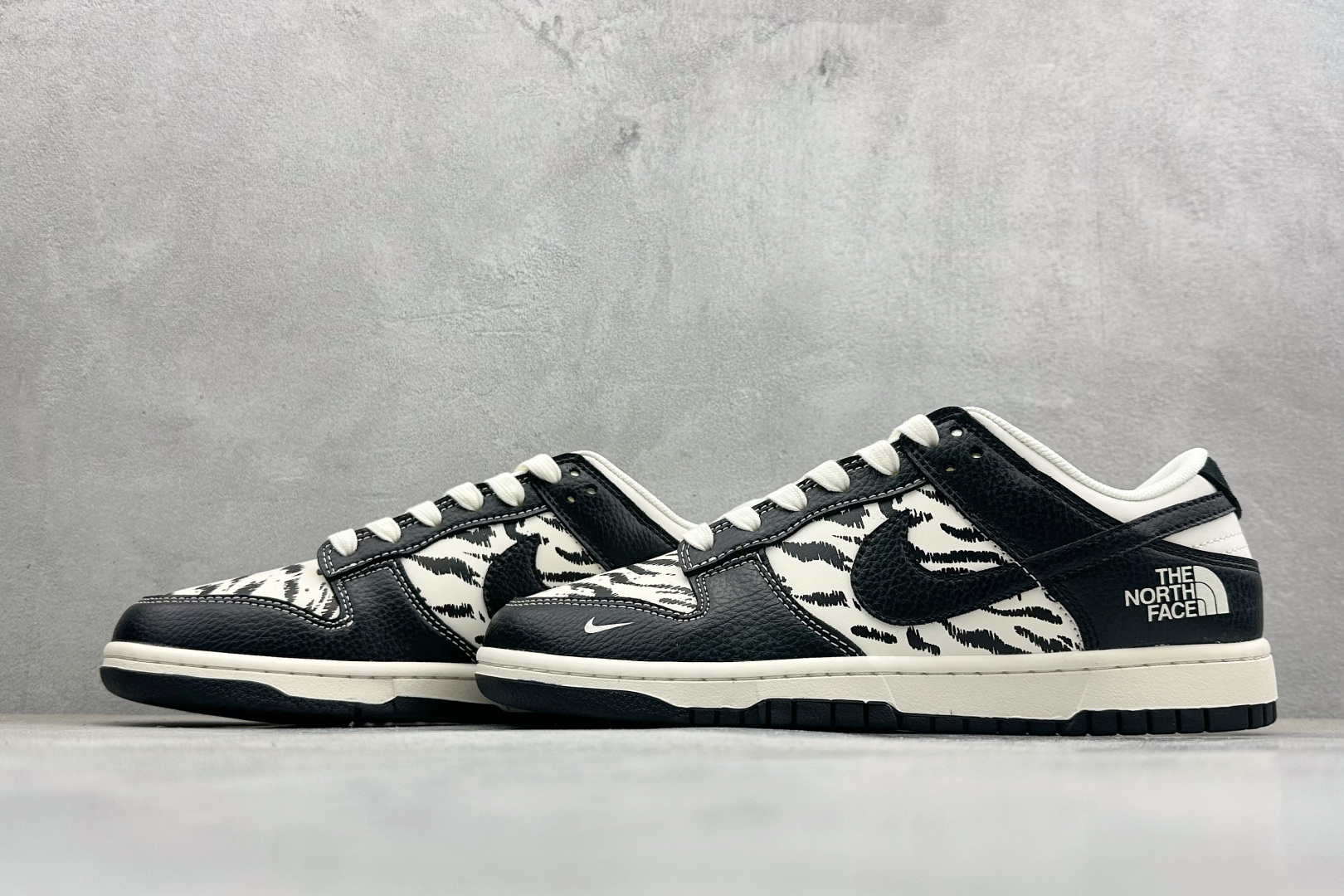 Nike SB Dunk Low “北面联名——雪山米白黑” 高端定制 低帮休闲板鞋 QW5836-028
