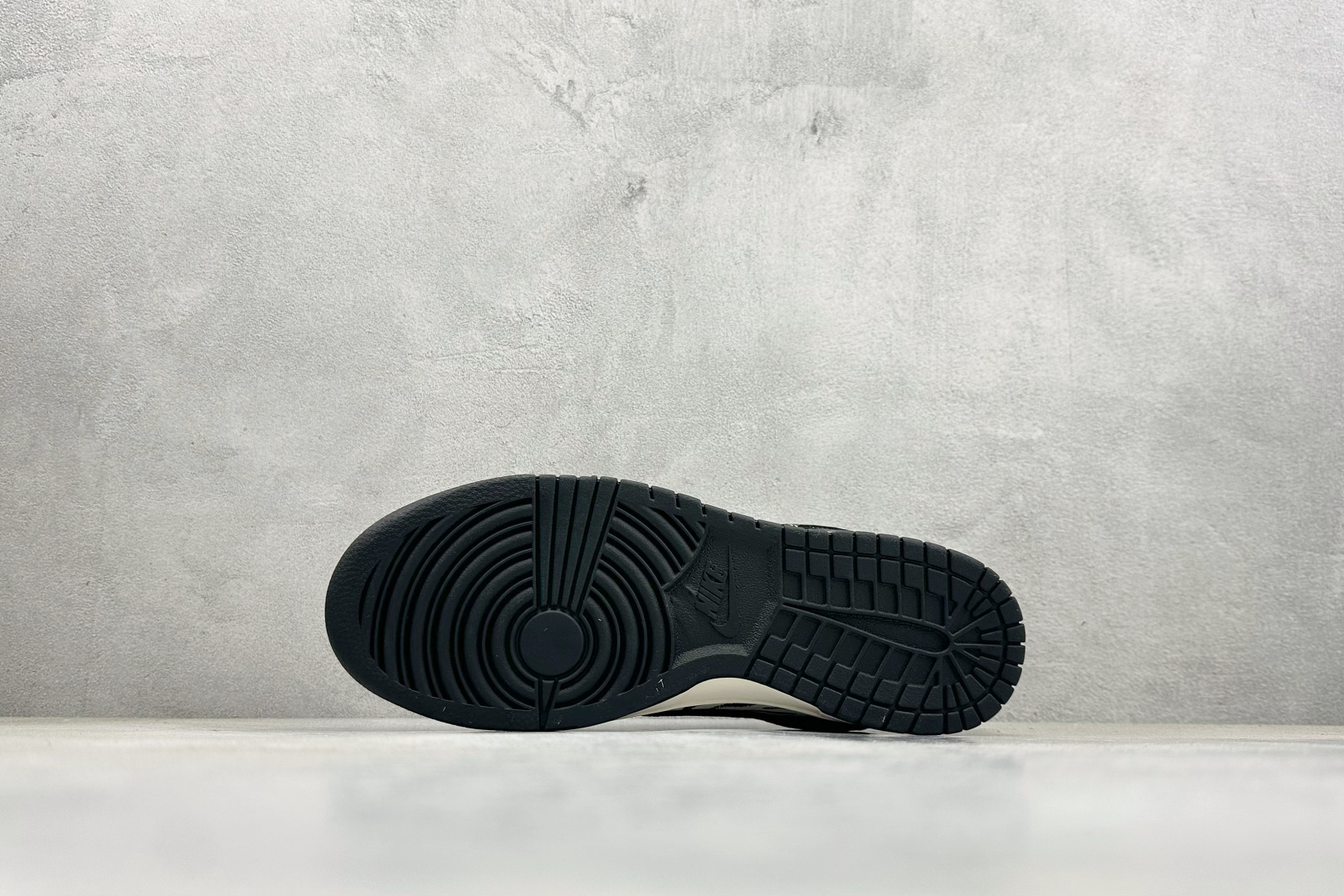 Nike SB Dunk Low “北面联名——雪山米白黑” 高端定制 低帮休闲板鞋 QW5836-028