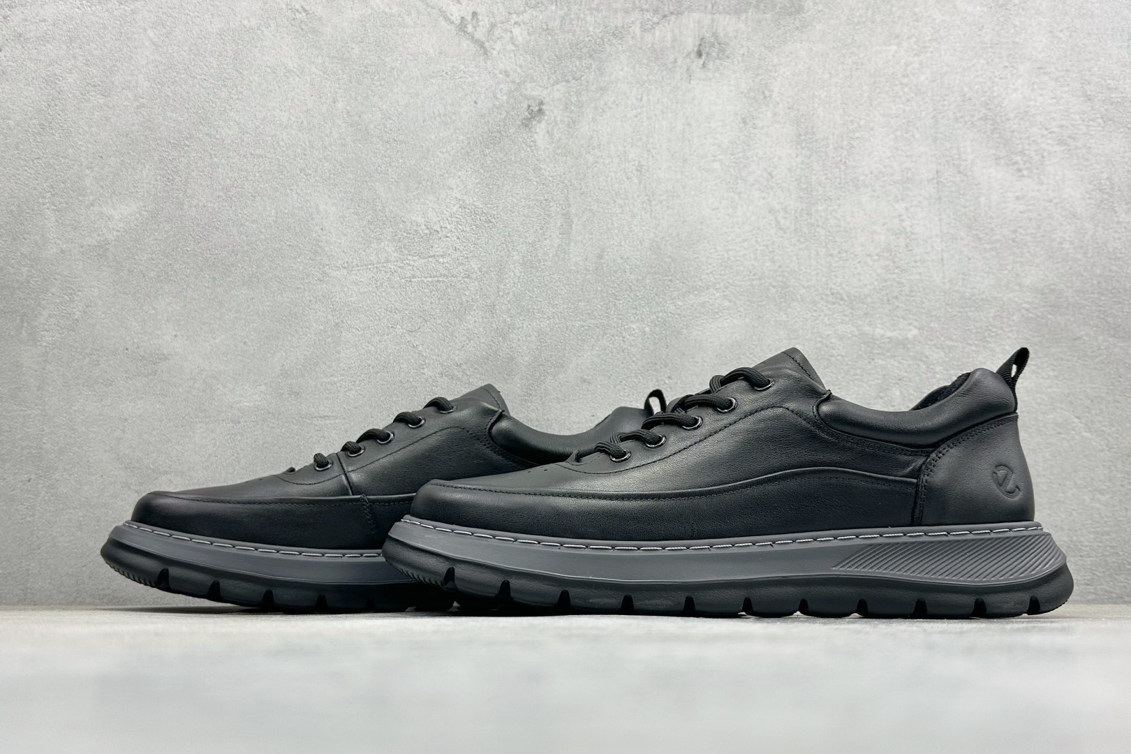 ECCO爱步跑步鞋百搭舒适 秋冬新款厚底休闲运动鞋男鞋 875825