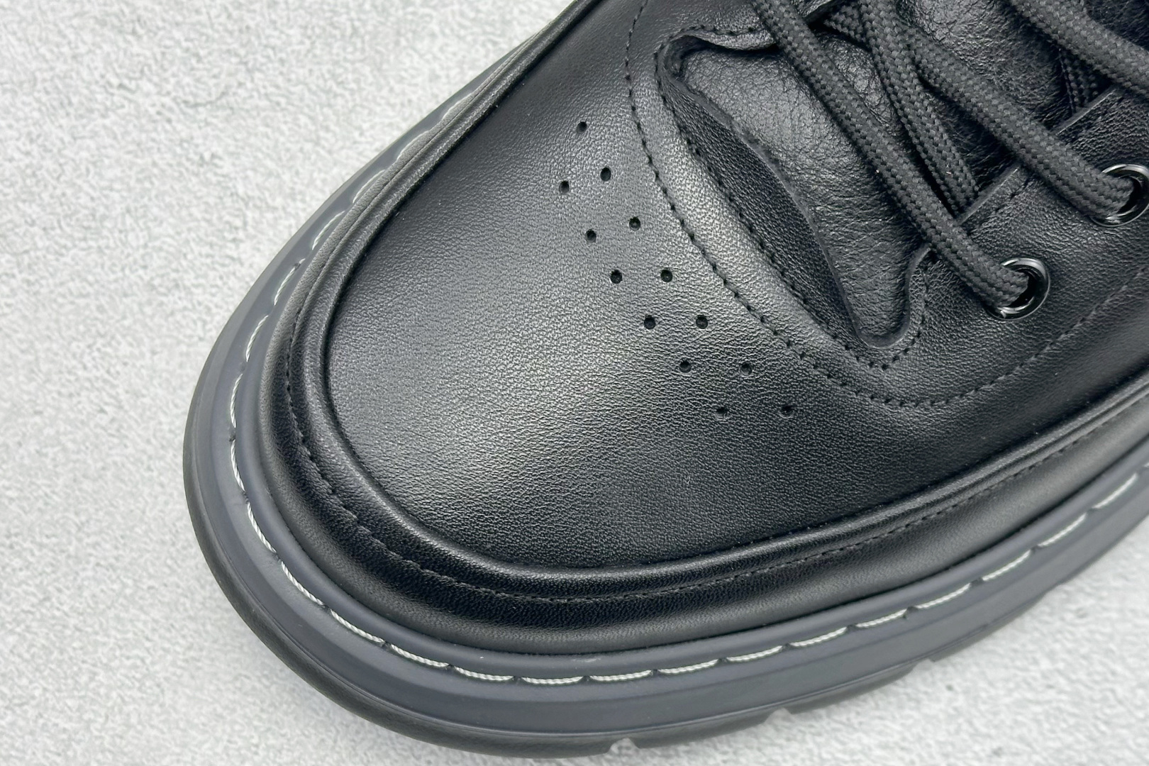 ECCO爱步跑步鞋百搭舒适 秋冬新款厚底休闲运动鞋男鞋 875825