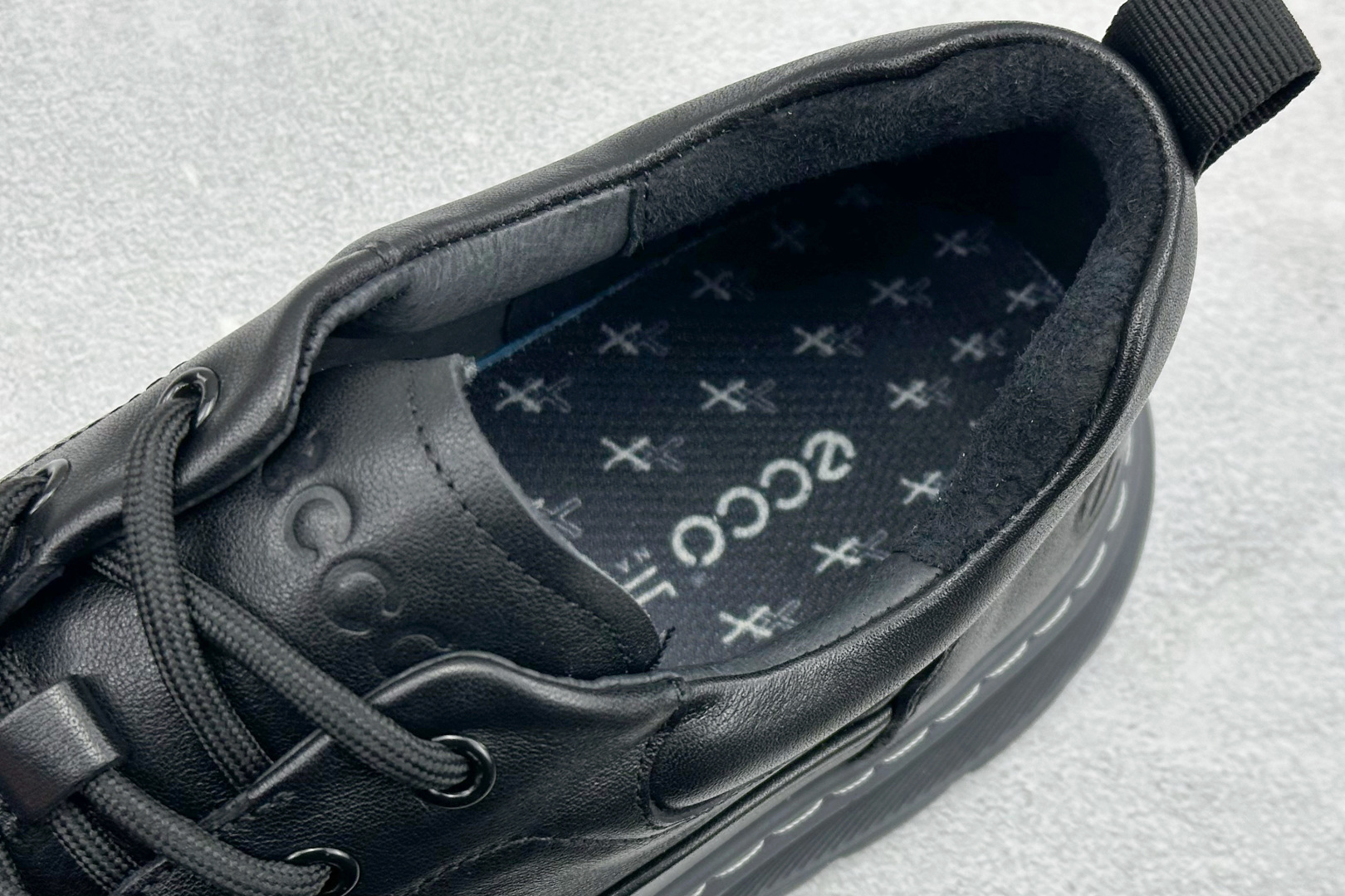 ECCO爱步跑步鞋百搭舒适 秋冬新款厚底休闲运动鞋男鞋 875825