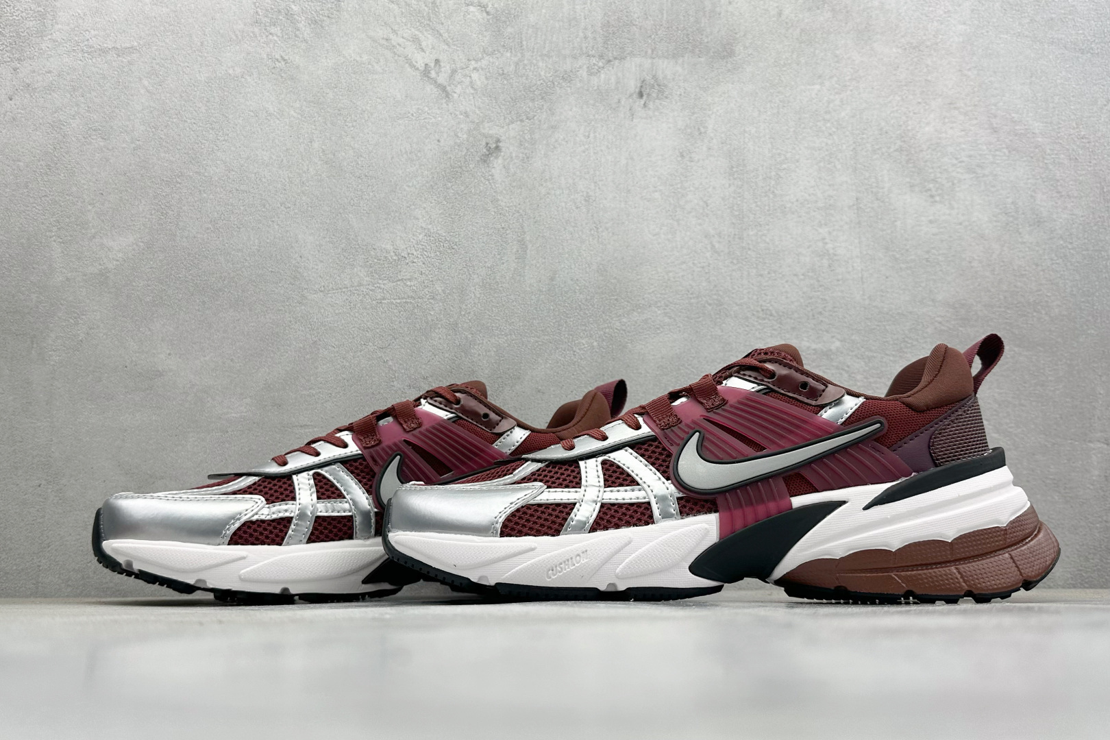 Nike V2K Run 减震防滑复古低帮跑步鞋 FD0736-601