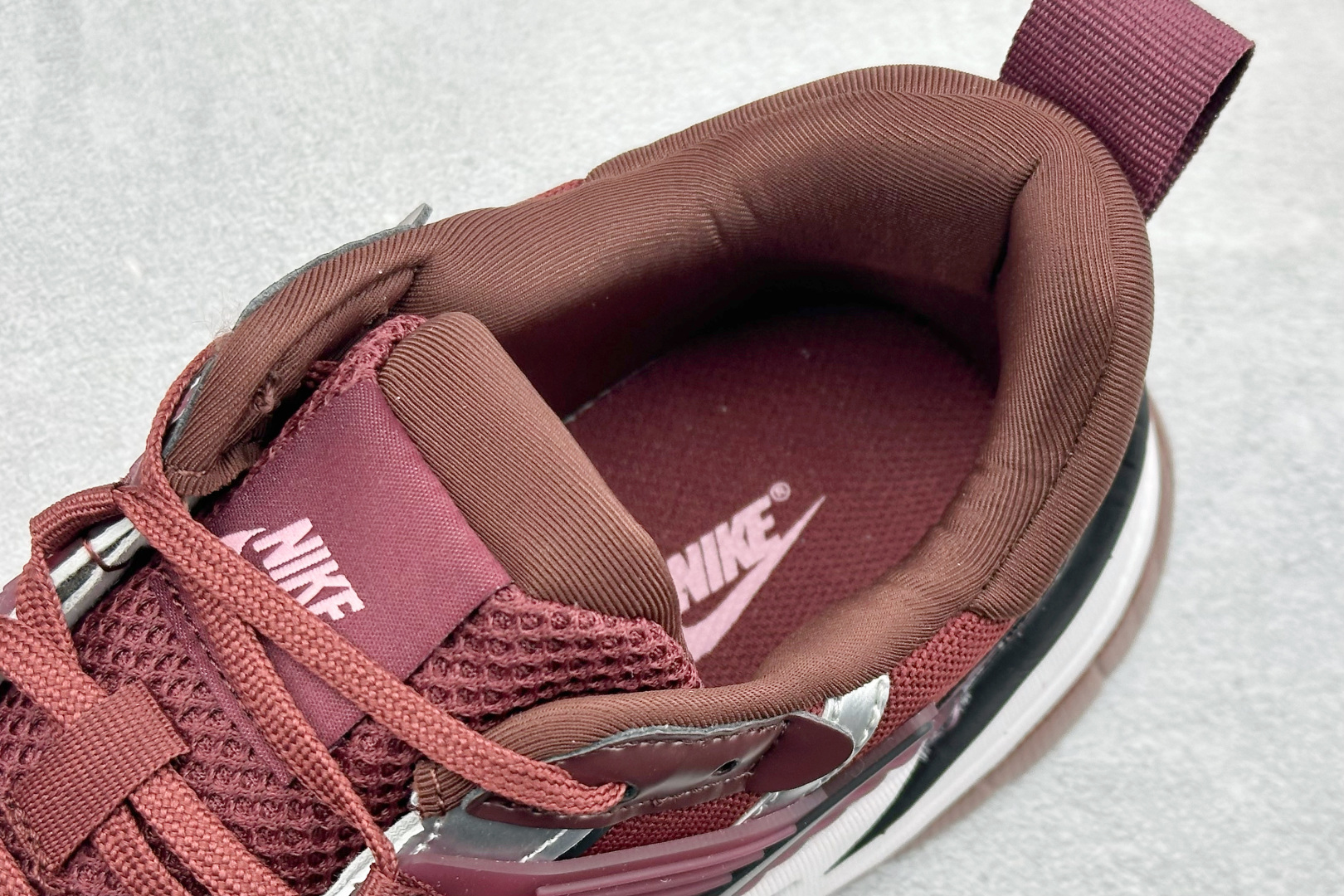 Nike V2K Run 减震防滑复古低帮跑步鞋 FD0736-601