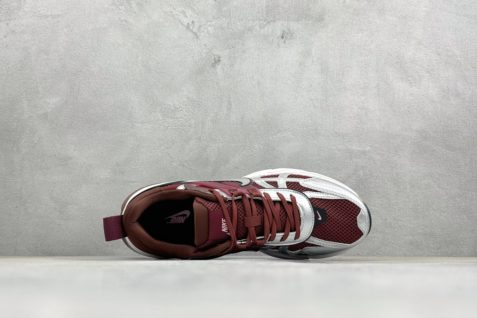 Nike V2K Run 减震防滑复古低帮跑步鞋 FD0736-601