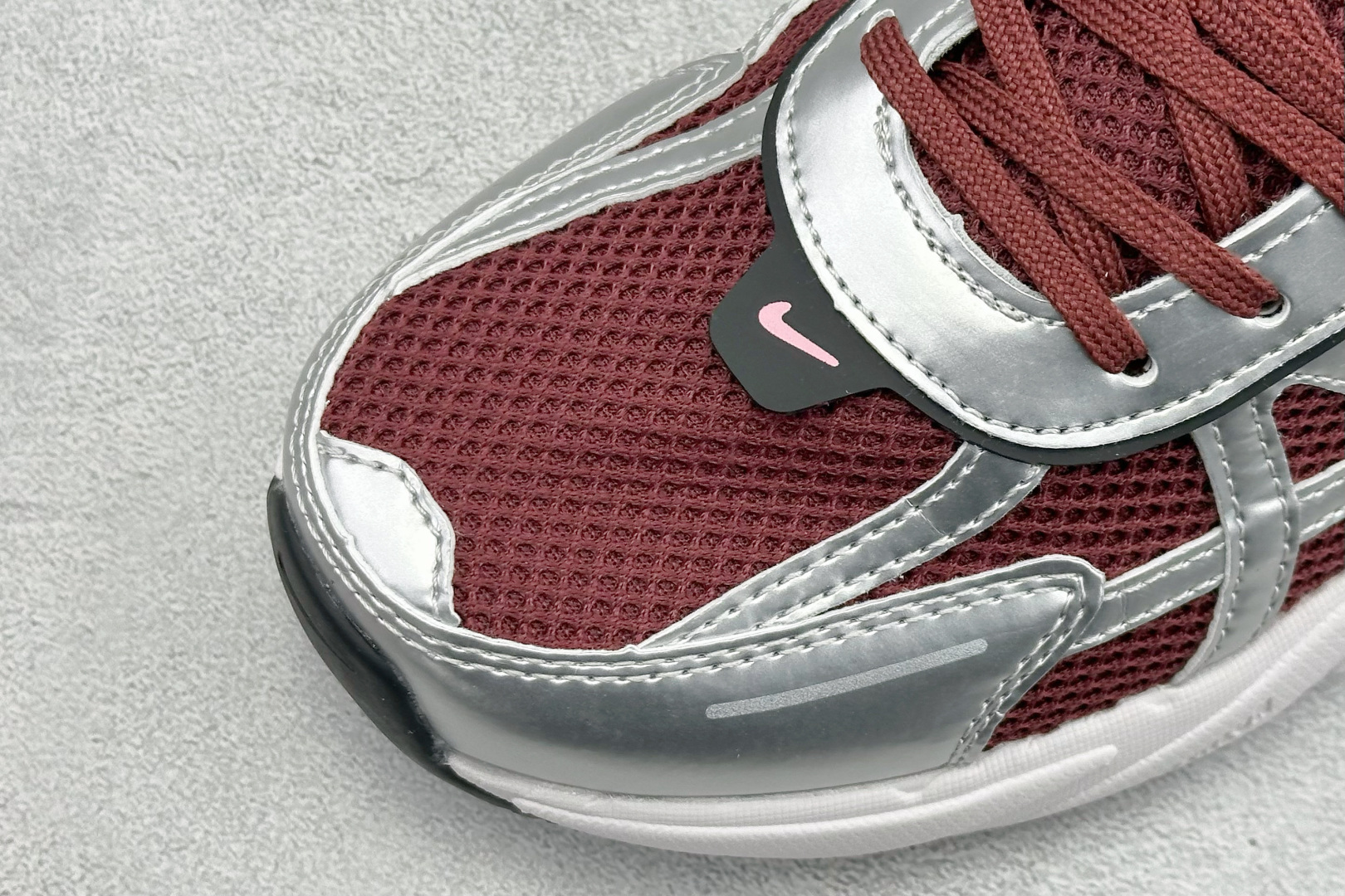 Nike V2K Run 减震防滑复古低帮跑步鞋 FD0736-601