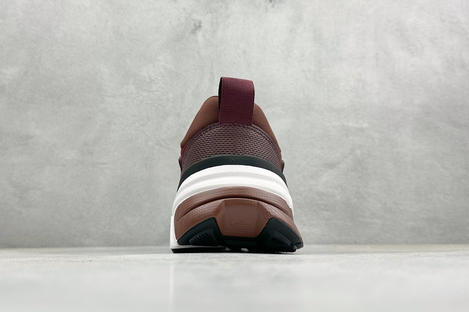 Nike V2K Run 减震防滑复古低帮跑步鞋 FD0736-601