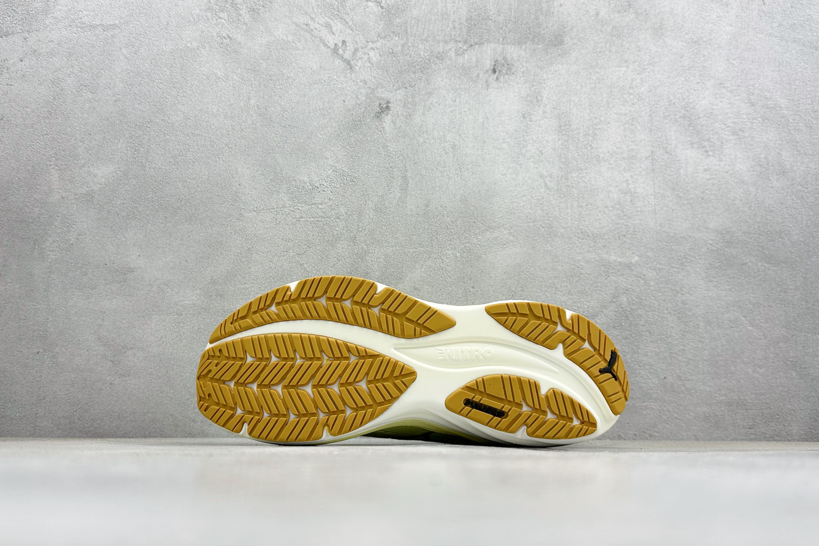 270 PUMA彪马Magnify Nitro 3 舒适百搭经典低帮跑步鞋 311046-05