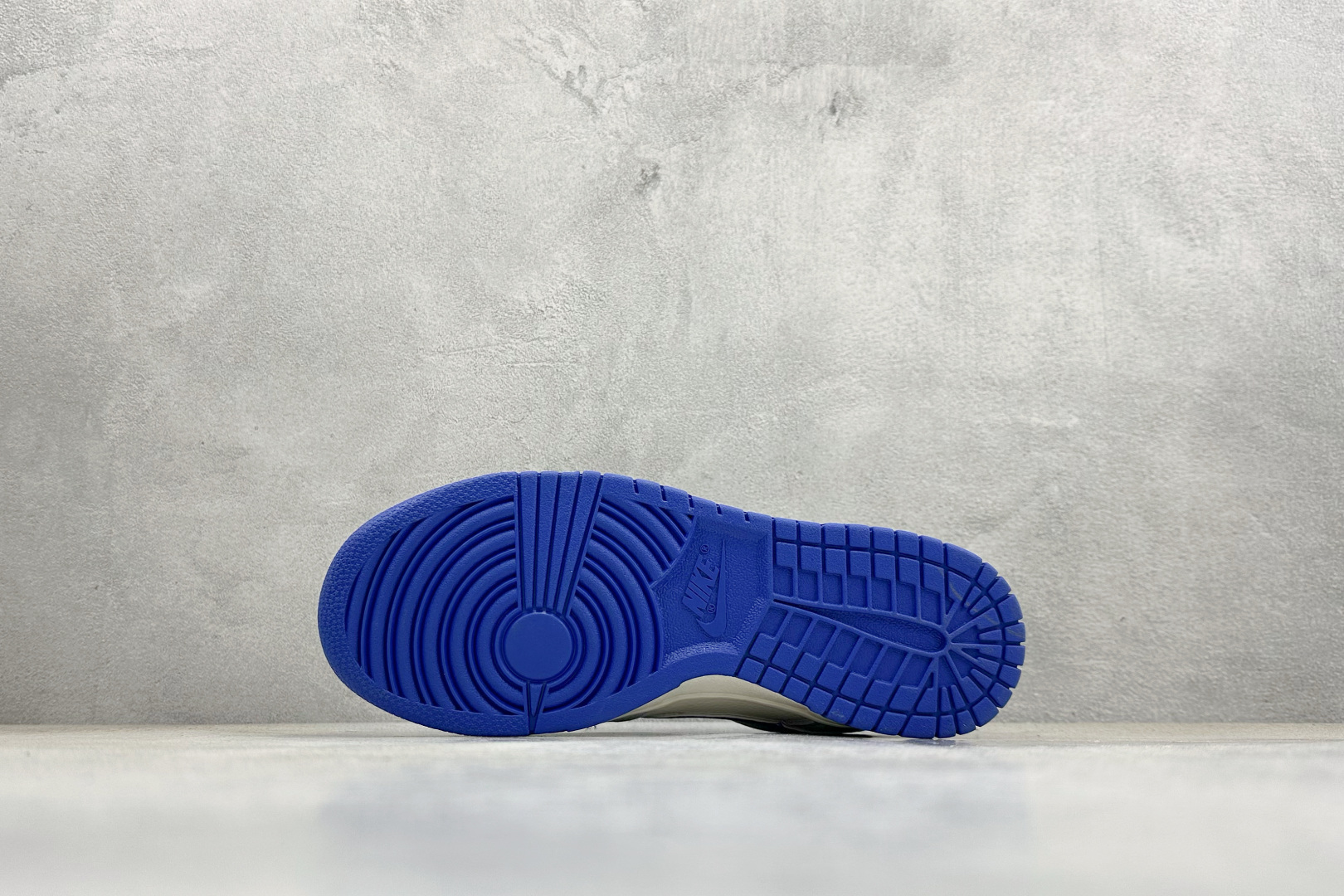 Nike SB Dunk Low “Superme联名------灰蓝麂皮” 高端定制 低帮休闲板鞋 DD1988-009