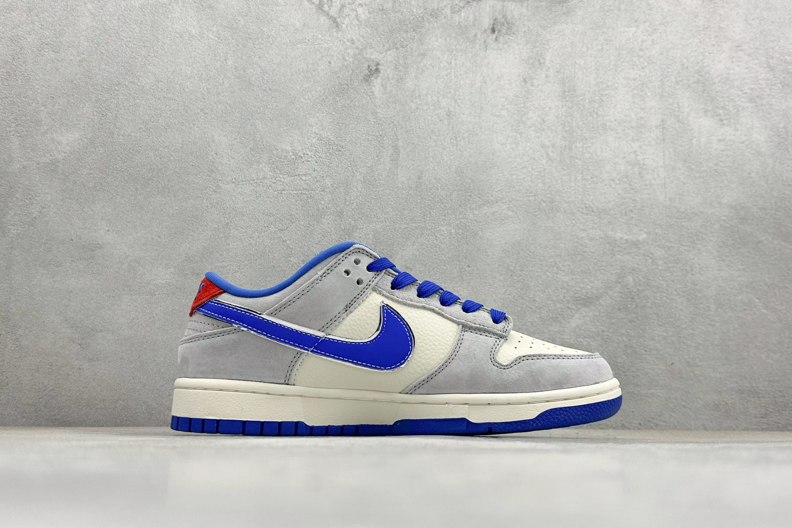 Nike SB Dunk Low “Superme联名------灰蓝麂皮” 高端定制 低帮休闲板鞋 DD1988-009