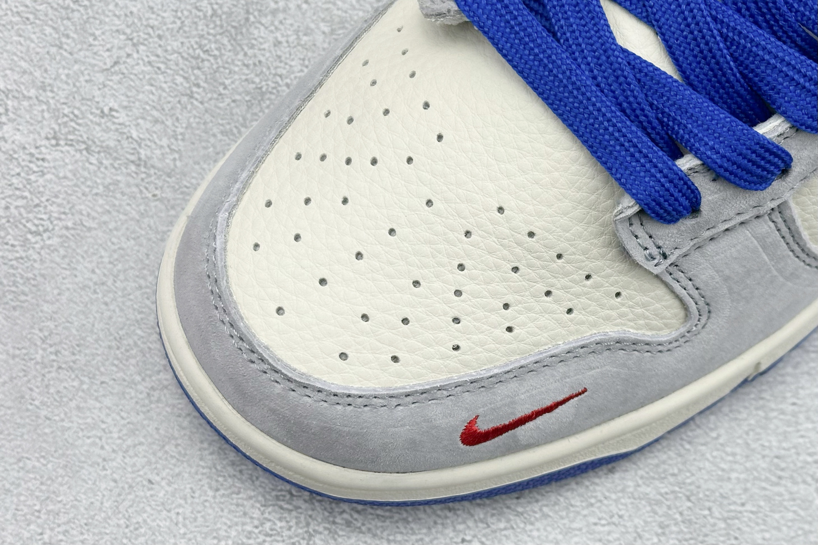 Nike SB Dunk Low “Superme联名------灰蓝麂皮” 高端定制 低帮休闲板鞋 DD1988-009