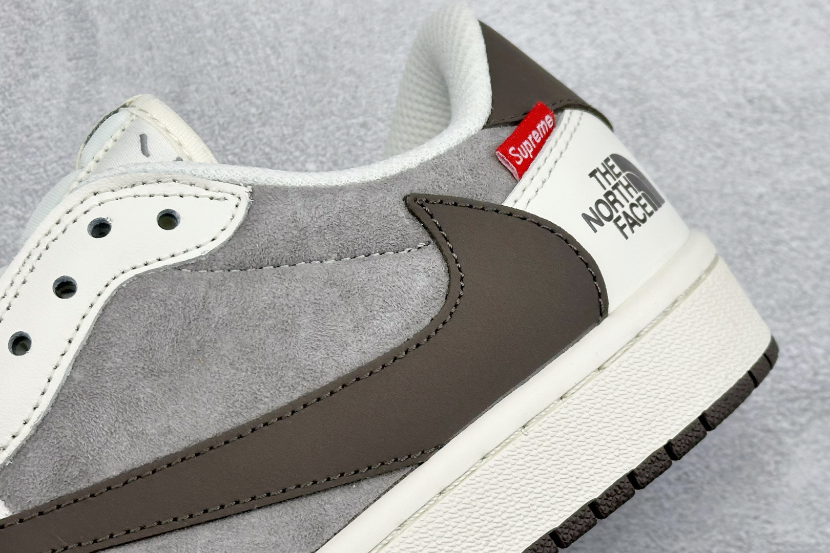 Travis Scott x Fragment Design x Jordan Air Jordan 1 LowsP”北面三方联名-米灰猪八革” DM7866-127