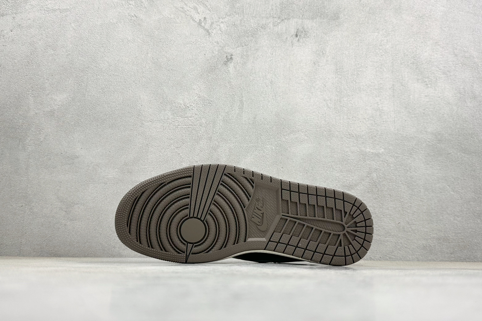 Travis Scott x Fragment Design x Jordan Air Jordan 1 LowsP”北面三方联名-米灰猪八革” DM7866-127