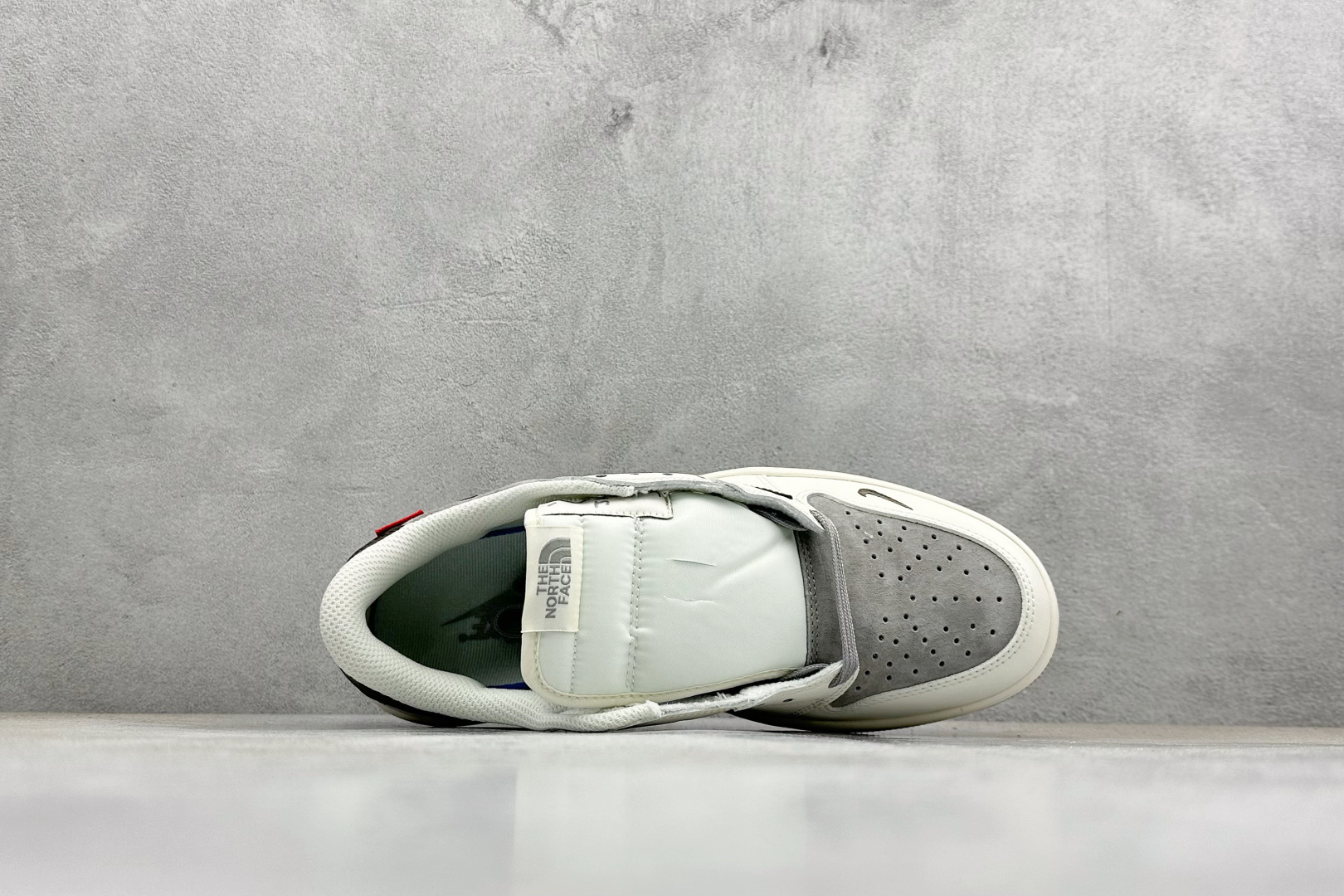 Travis Scott x Fragment Design x Jordan Air Jordan 1 LowsP”北面三方联名-米灰猪八革” DM7866-127