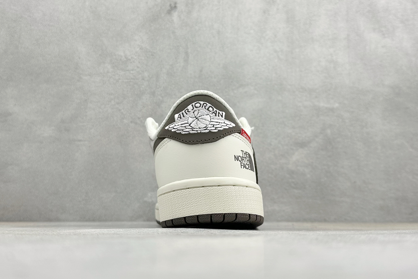 Travis Scott x Fragment Design x Jordan Air Jordan 1 LowsP”北面三方联名-米灰猪八革” DM7866-127