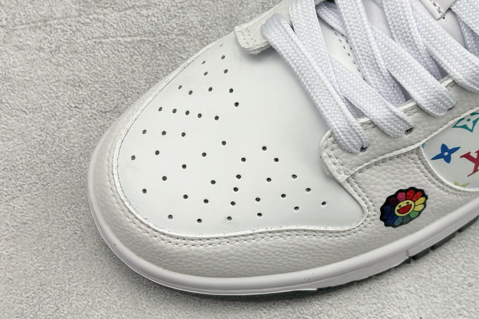 Nike SB Dunk Low“LV联名——白黑” 高端定制 低帮休闲板鞋 YF9511-908